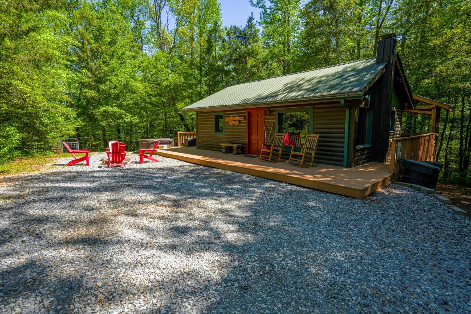 The Big Little Cabin - Hot Tub & Playground Далонеґа Екстер'єр фото
