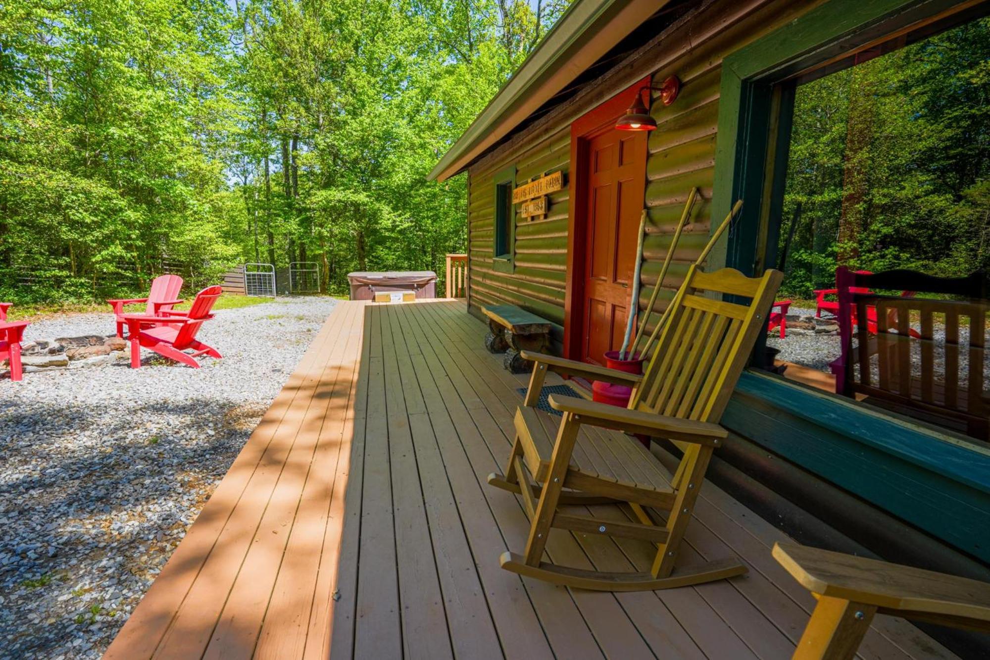 The Big Little Cabin - Hot Tub & Playground Далонеґа Екстер'єр фото