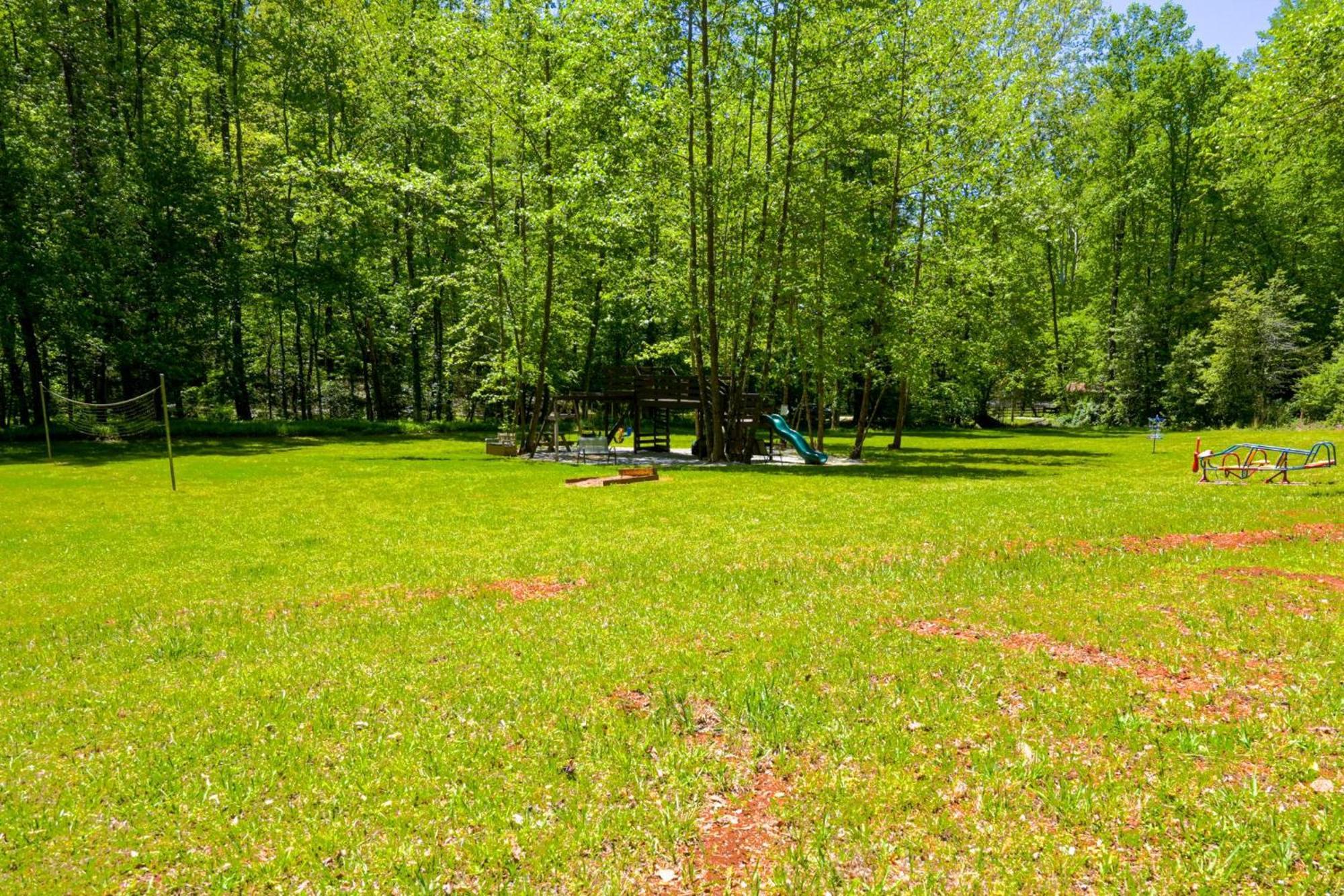 The Big Little Cabin - Hot Tub & Playground Далонеґа Екстер'єр фото