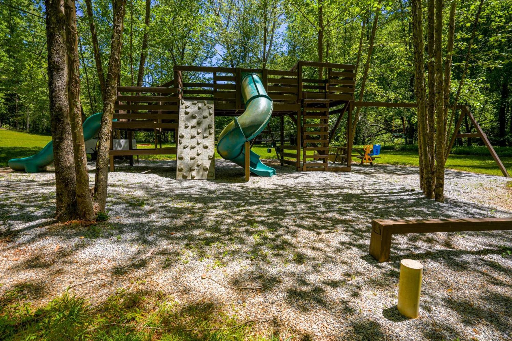 The Big Little Cabin - Hot Tub & Playground Далонеґа Екстер'єр фото