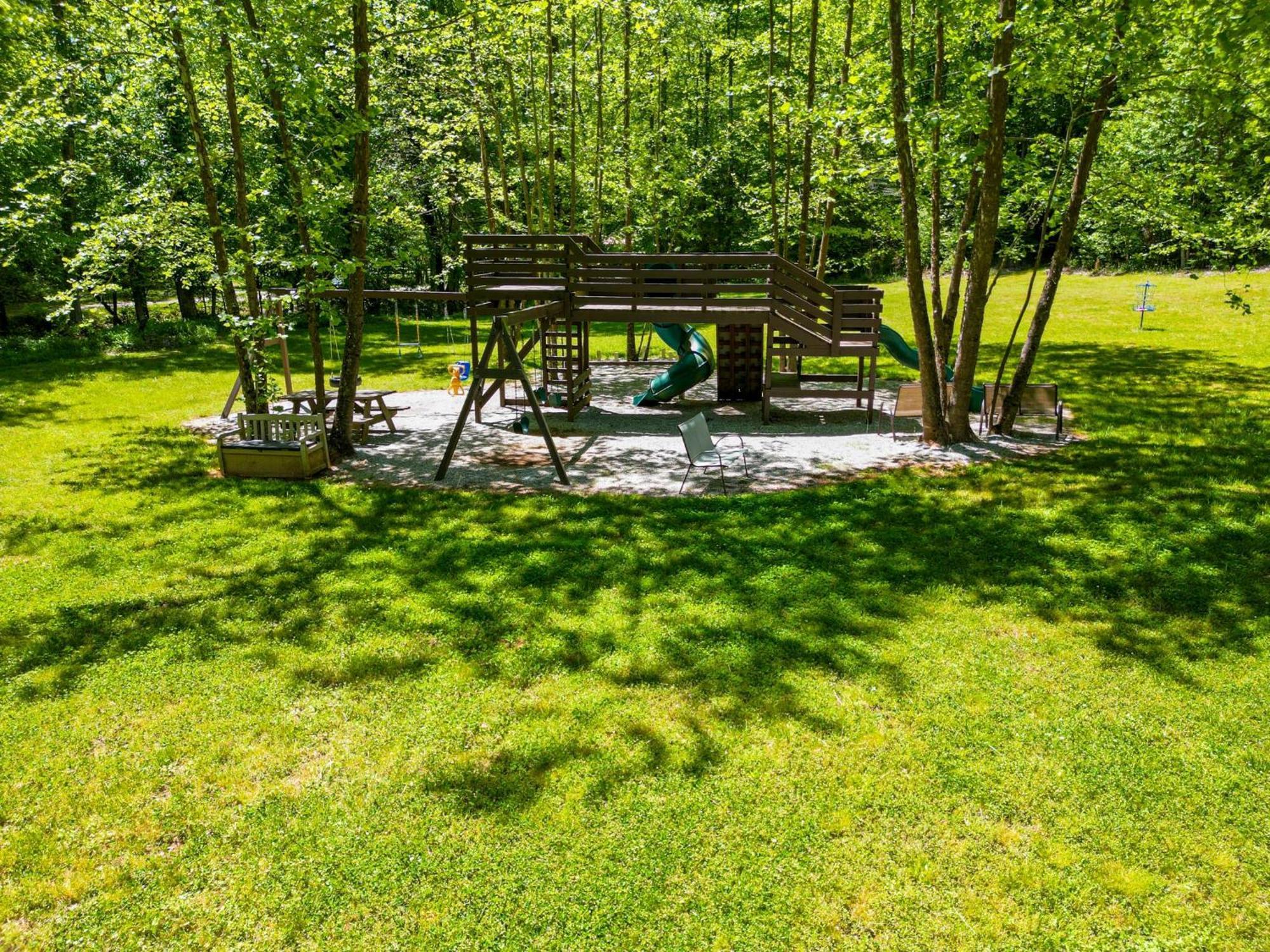 The Big Little Cabin - Hot Tub & Playground Далонеґа Екстер'єр фото