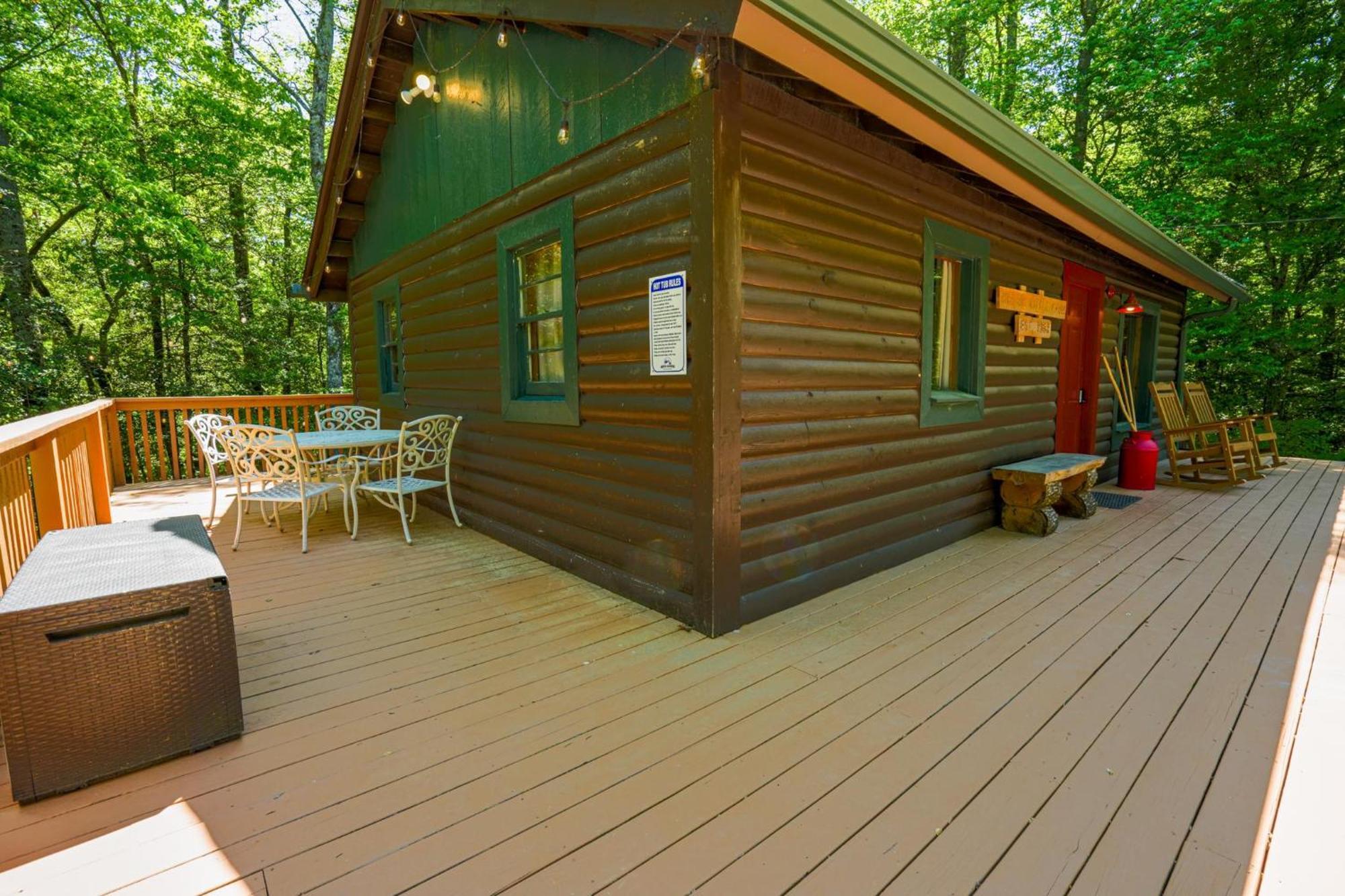 The Big Little Cabin - Hot Tub & Playground Далонеґа Екстер'єр фото