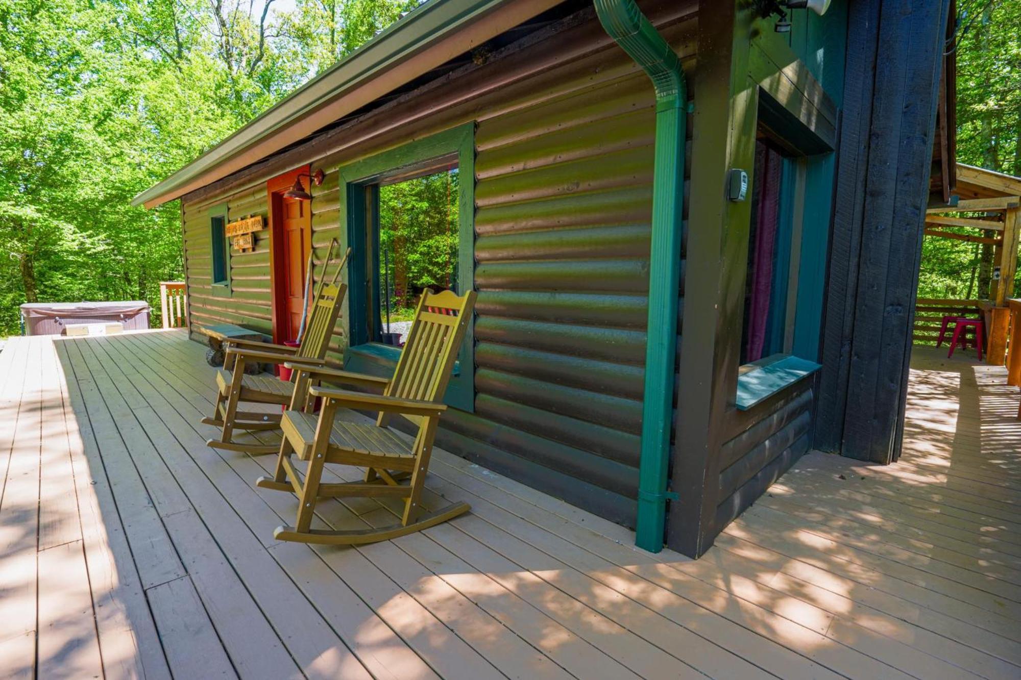 The Big Little Cabin - Hot Tub & Playground Далонеґа Екстер'єр фото