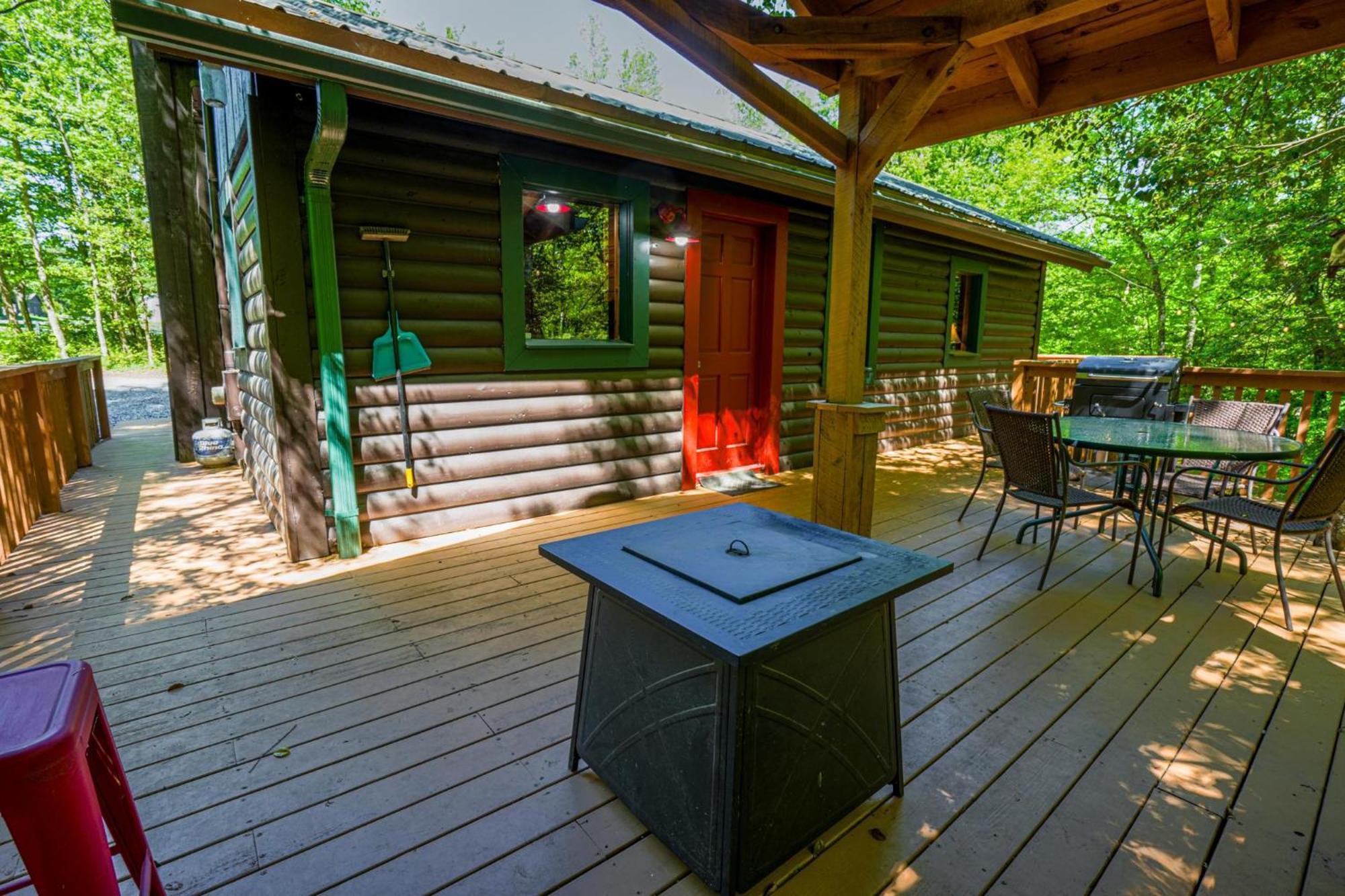 The Big Little Cabin - Hot Tub & Playground Далонеґа Екстер'єр фото