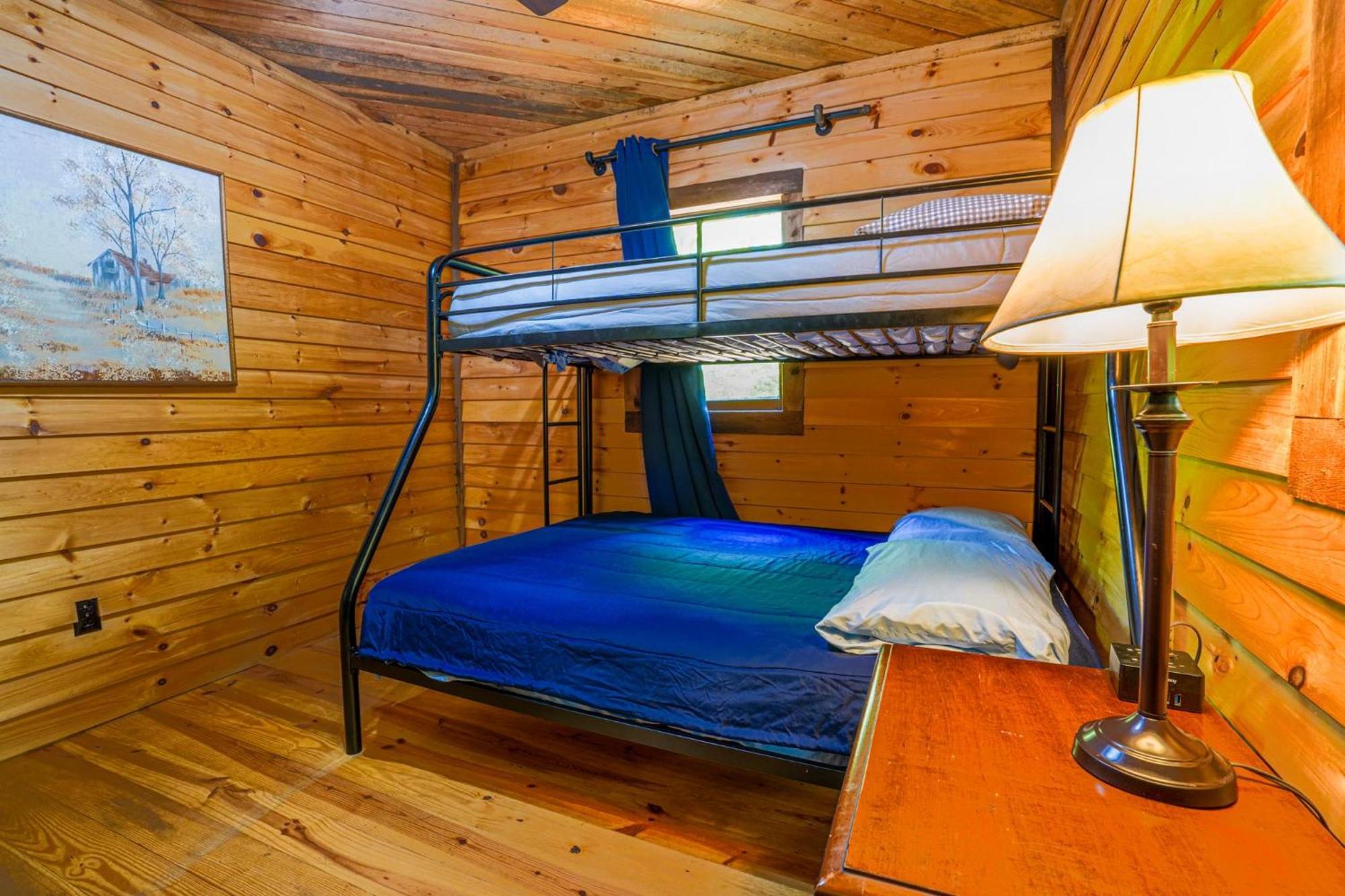 The Big Little Cabin - Hot Tub & Playground Далонеґа Екстер'єр фото