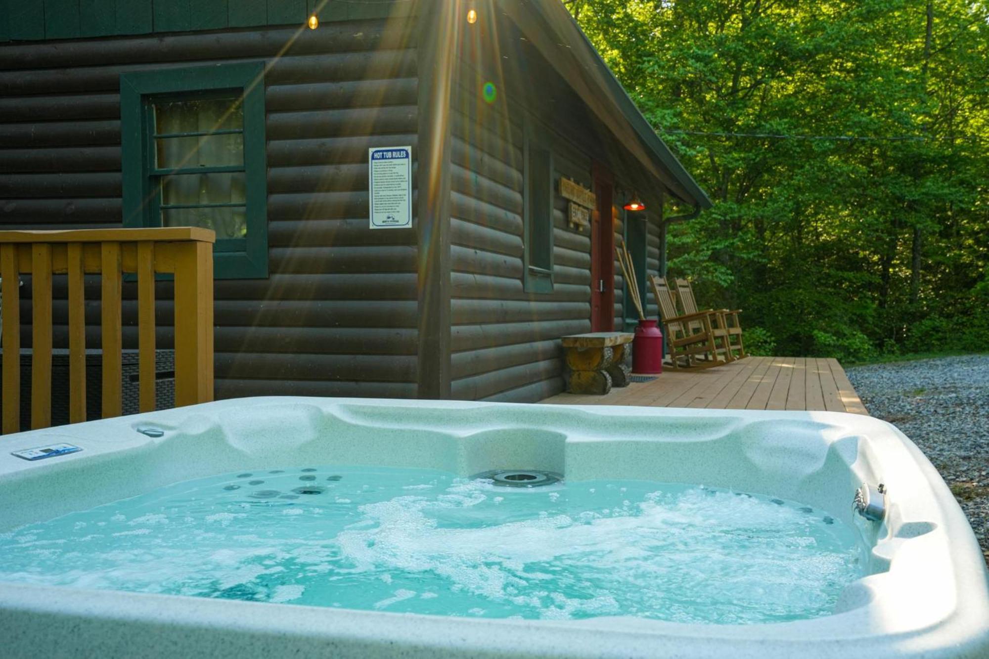 The Big Little Cabin - Hot Tub & Playground Далонеґа Екстер'єр фото