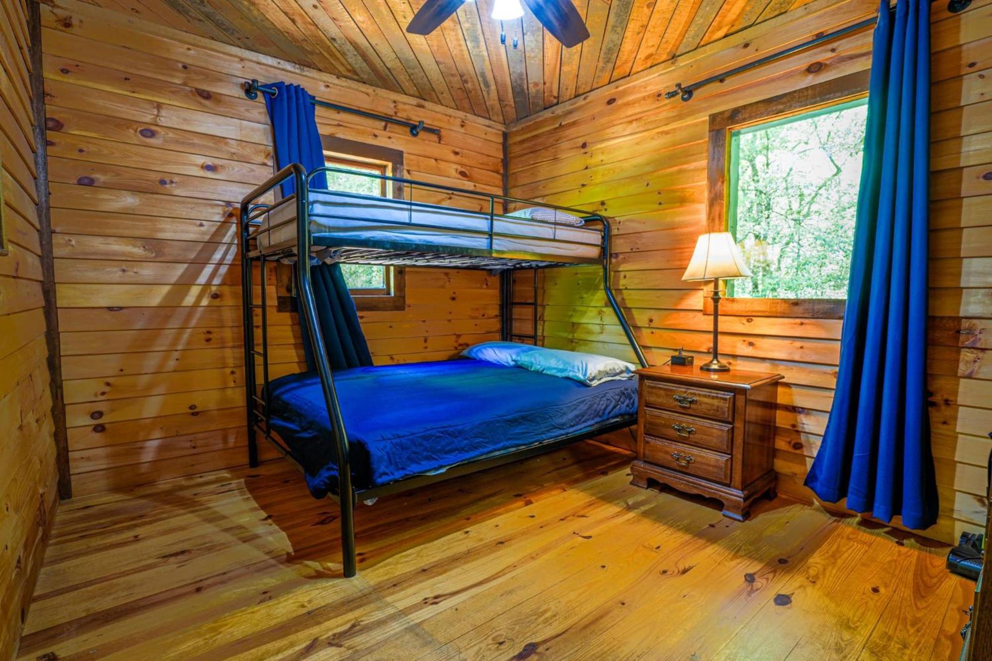 The Big Little Cabin - Hot Tub & Playground Далонеґа Екстер'єр фото