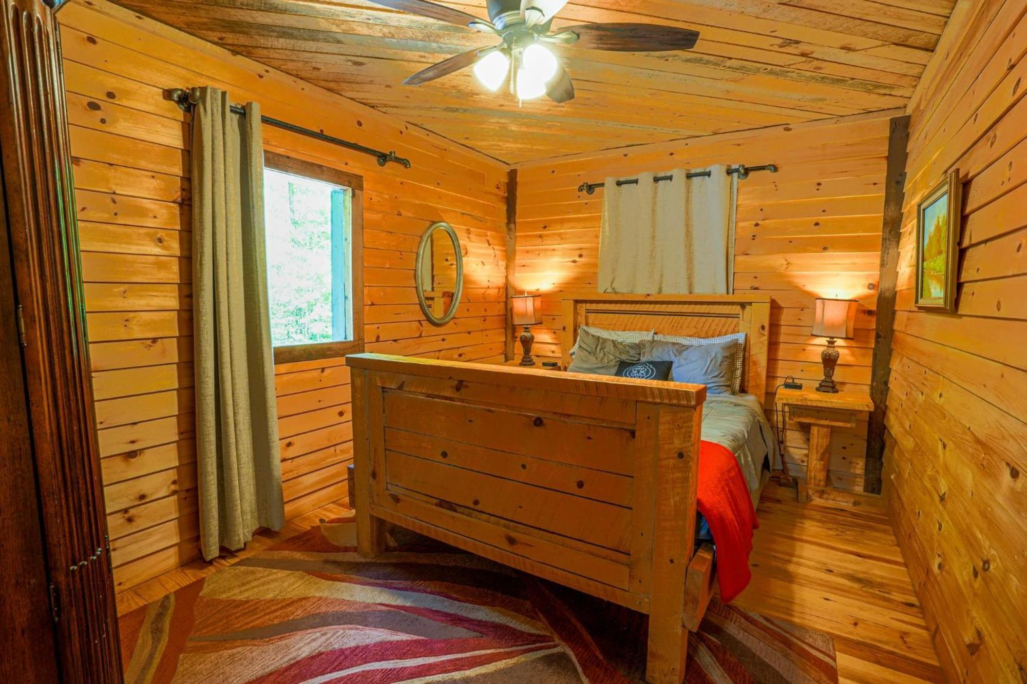 The Big Little Cabin - Hot Tub & Playground Далонеґа Екстер'єр фото