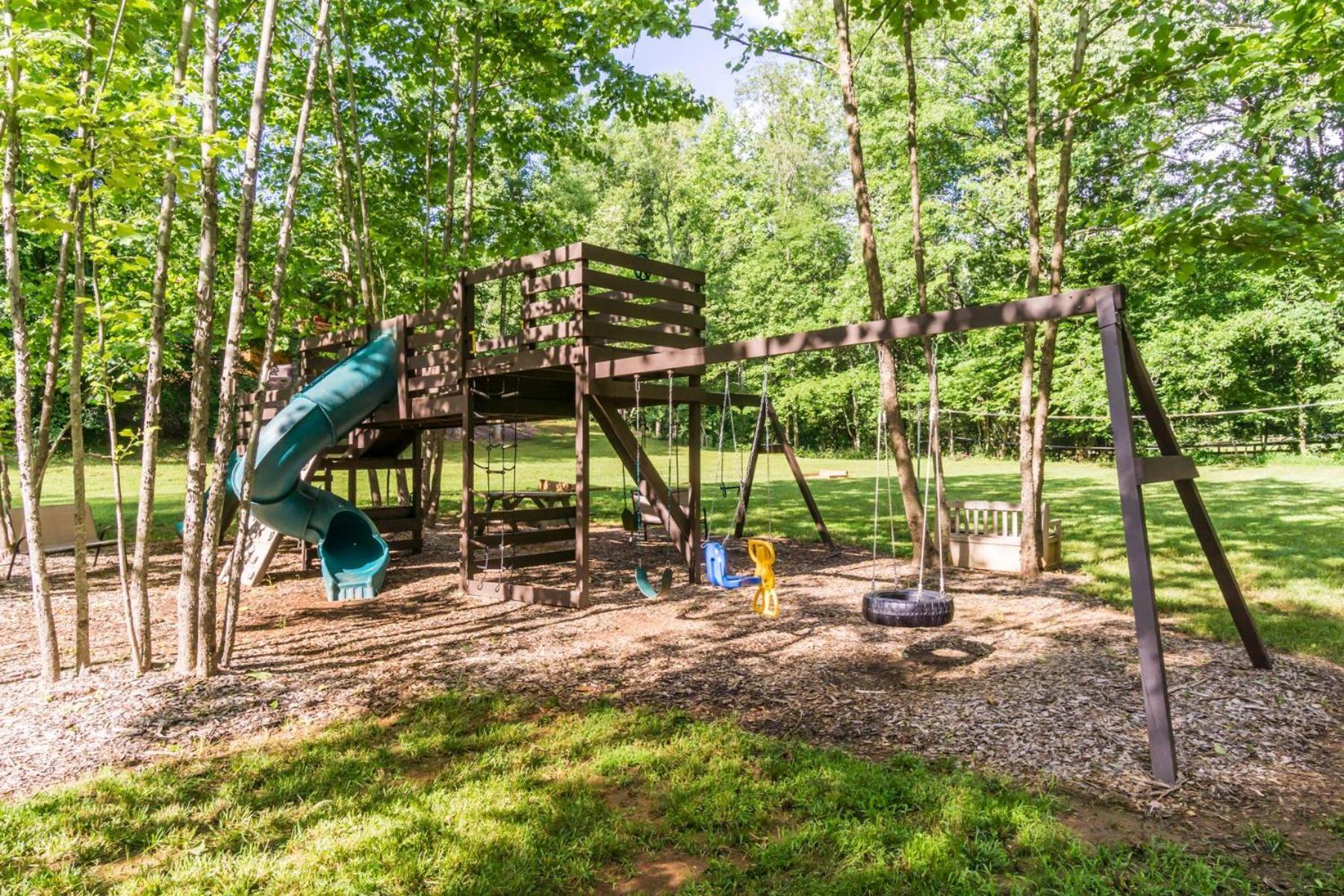 The Big Little Cabin - Hot Tub & Playground Далонеґа Екстер'єр фото
