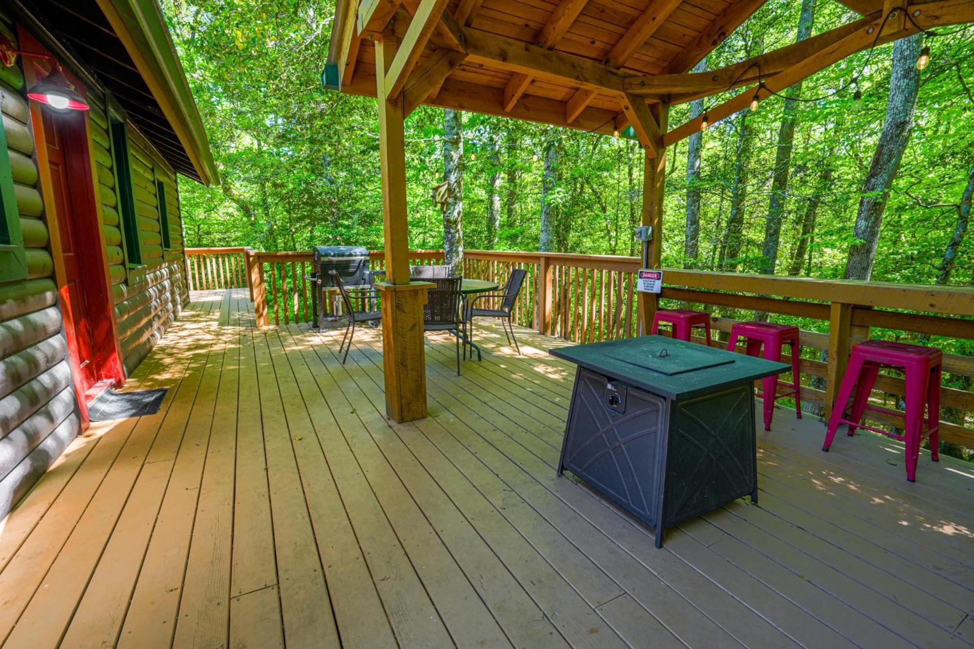 The Big Little Cabin - Hot Tub & Playground Далонеґа Екстер'єр фото