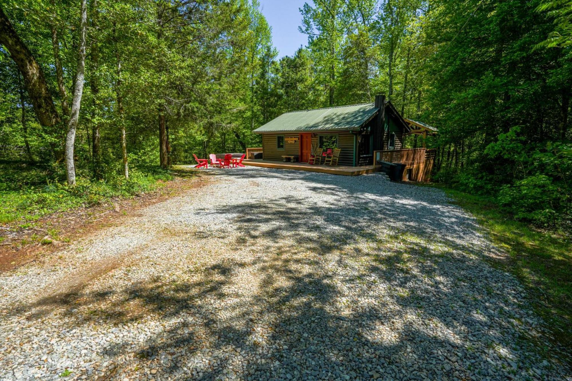 The Big Little Cabin - Hot Tub & Playground Далонеґа Екстер'єр фото